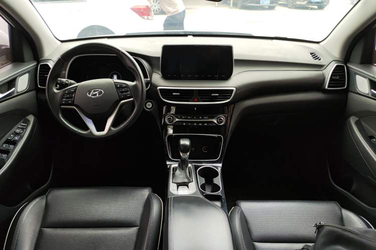 Used Hyundai Tucson 2019 280TGDi Dual-Clutch Two-Wheel Drive Luxury Edition China V Standard Center Console