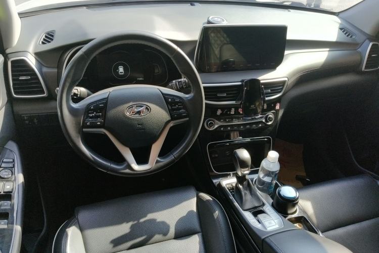 Used Hyundai Tucson 2019 280TGDi Dual-Clutch Two-Wheel Drive Smart Connect Version China V Standard Center Console