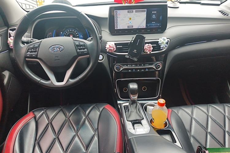 Used Hyundai Tucson 2019 280TGDi Dual-Clutch Two-Wheel Drive Fashion Edition China VI Standard Center Console