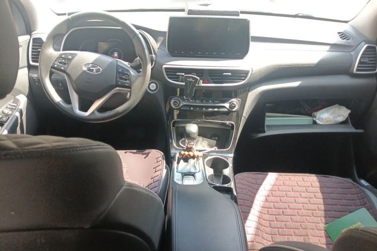Used Hyundai Tucson 2019 280TGDi Dual-Clutch Two-Wheel Drive Fashion Edition China V Standard Center Console