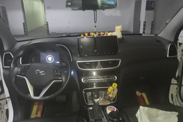 Used Hyundai Tucson 2019 280TGDi Dual-Clutch Two-Wheel Drive Fashion Edition China VI Standard Center Console