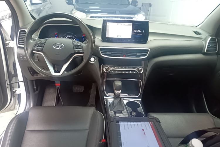 Used Hyundai Tucson 2019 280TGDi Dual-Clutch Two-Wheel Drive Smart Connect Version China V Standard Center Console