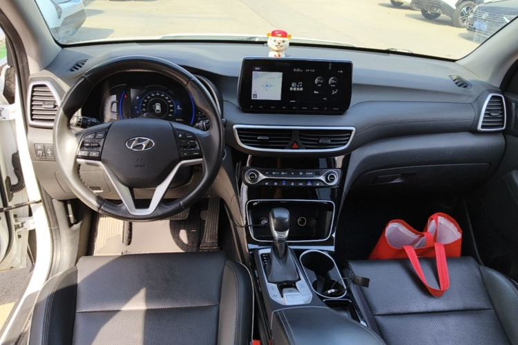 Used Hyundai Tucson 2019 280TGDi Dual-Clutch Two-Wheel Drive Smart Connect Version China V Standard Center Console