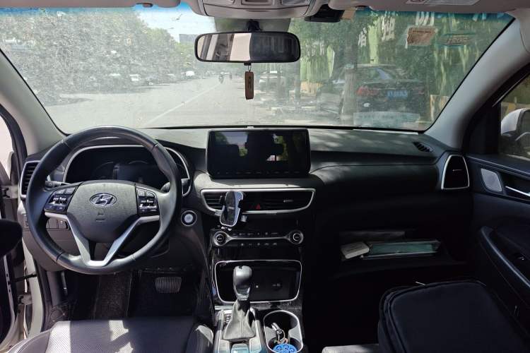 Used Hyundai Tucson 2019 280TGDi Dual-Clutch Two-Wheel Drive Fashion Edition China VI Standard Center Console