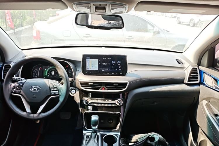 Used Hyundai Tucson 2019 280TGDi Dual-Clutch Two-Wheel Drive Smart Connect Version China VI Center Console