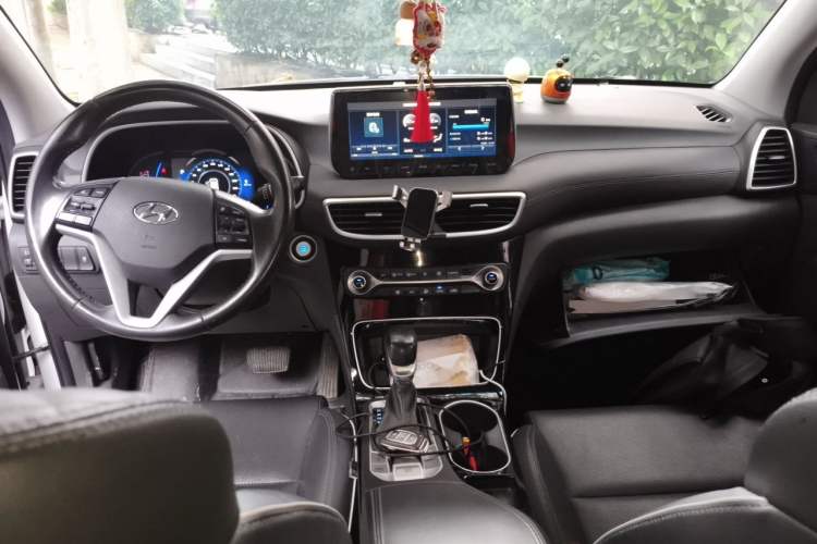 Used Hyundai Tucson 2019 280TGDi Dual-Clutch Two-Wheel Drive Fashion Edition China VI Standard Center Console