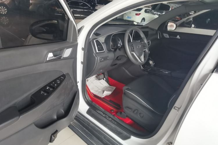 Used Hyundai Tucson 2019 280TGDi Dual-Clutch Two-Wheel Drive Fashion Edition China VI Standard Driver Seat