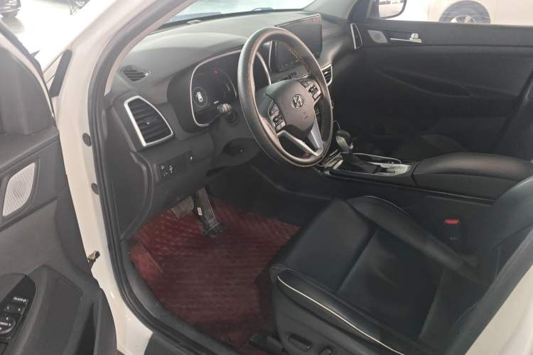 Used Hyundai Tucson 2019 280TGDi Dual-Clutch Two-Wheel Drive Fashion Edition China VI Standard Driver Seat