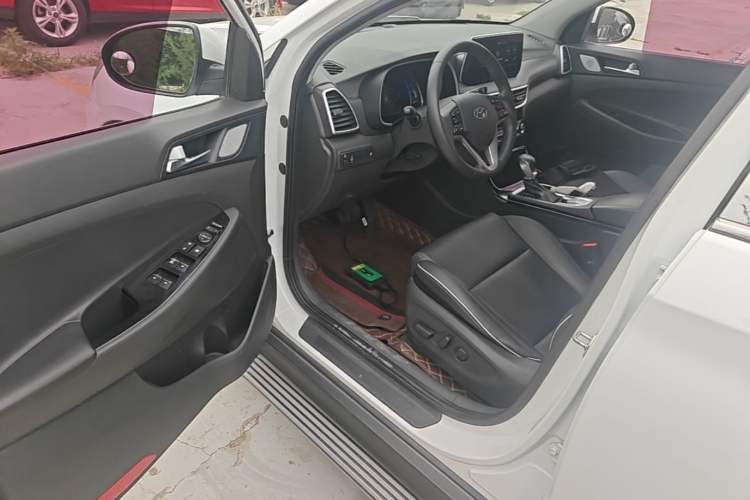 Used Hyundai Tucson 2019 280TGDi Dual-Clutch Two-Wheel Drive Smart Connect Version China V Standard Driver Seat