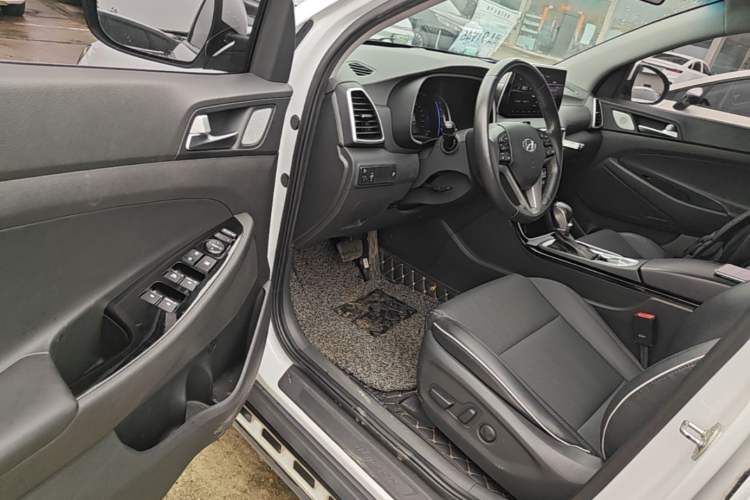 Used Hyundai Tucson 2019 280TGDi Dual-Clutch Two-Wheel Drive Fashion Edition China VI Standard Driver Seat