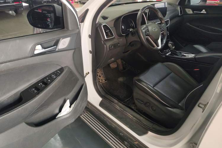Used Hyundai Tucson 2019 280TGDi Dual-Clutch Two-Wheel Drive Fashion Edition China VI Standard Driver Seat