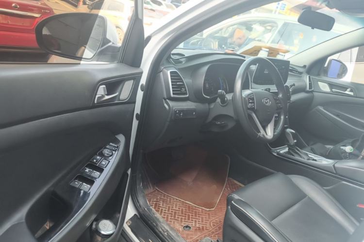 Used Hyundai Tucson 2019 280TGDi Dual-Clutch Two-Wheel Drive Fashion Edition China VI Standard Driver Seat