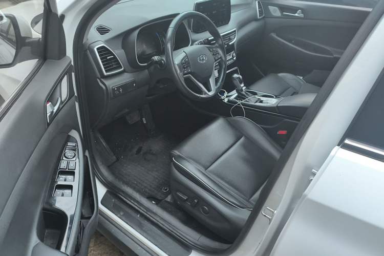 Used Hyundai Tucson 2019 280TGDi Dual-Clutch Two-Wheel Drive Fashion Edition China V Standard Driver Seat