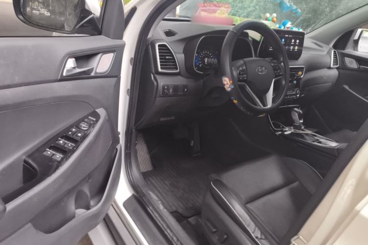 Used Hyundai Tucson 2019 280TGDi Dual-Clutch Two-Wheel Drive Smart Connect Version China V Standard Driver Seat
