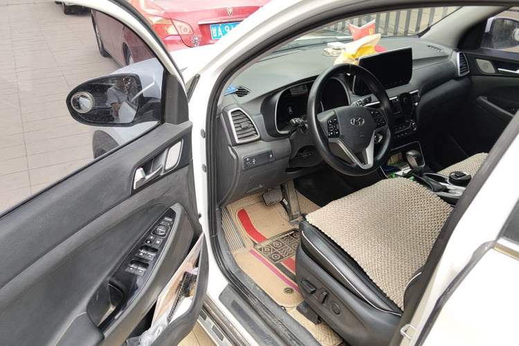 Used Hyundai Tucson 2019 280TGDi Dual-Clutch Two-Wheel Drive Fashion Edition China V Standard Driver Seat
