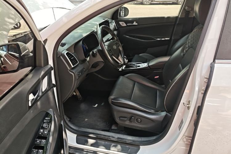 Used Hyundai Tucson 2019 280TGDi Dual-Clutch Two-Wheel Drive Fashion Edition China VI Standard Driver Seat
