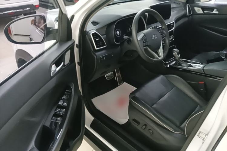 Used Hyundai Tucson 2019 280TGDi Dual-Clutch Two-Wheel Drive Fashion Edition China VI Standard Driver Seat