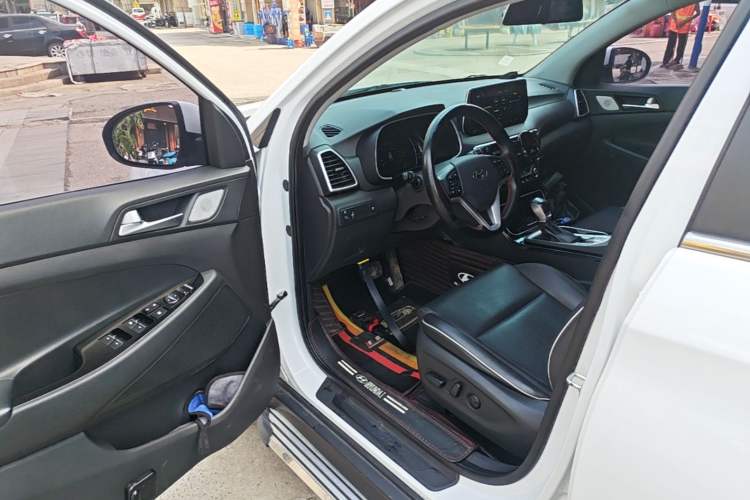Used Hyundai Tucson 2019 280TGDi Dual-Clutch Two-Wheel Drive Fashion Edition China VI Standard Driver Seat