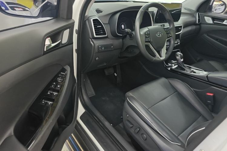 Used Hyundai Tucson 2019 280TGDi Dual-Clutch Two-Wheel Drive Fashion Edition China V Standard Driver Seat