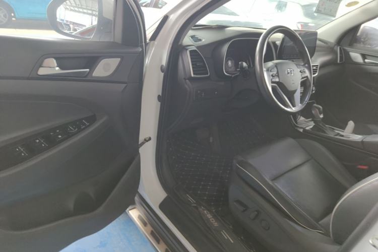 Used Hyundai Tucson 2019 280TGDi Dual-Clutch Two-Wheel Drive Fashion Edition China VI Standard Driver Seat