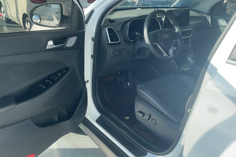 Used Hyundai Tucson 2019 280TGDi Dual-Clutch Two-Wheel Drive Fashion Edition China VI Standard Driver Seat