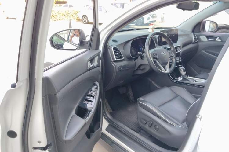 Used Hyundai Tucson 2019 280TGDi Dual-Clutch Two-Wheel Drive Smart Connect Version China V Standard Driver Seat