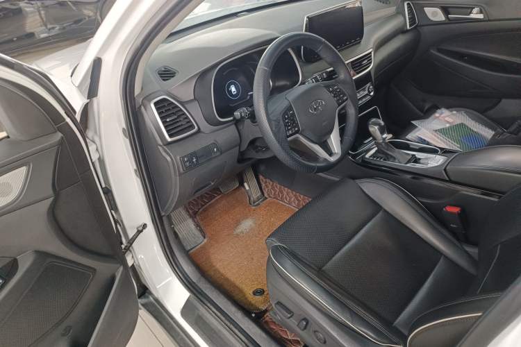 Used Hyundai Tucson 2019 280TGDi Dual-Clutch Two-Wheel Drive Fashion Edition China VI Standard Driver Seat