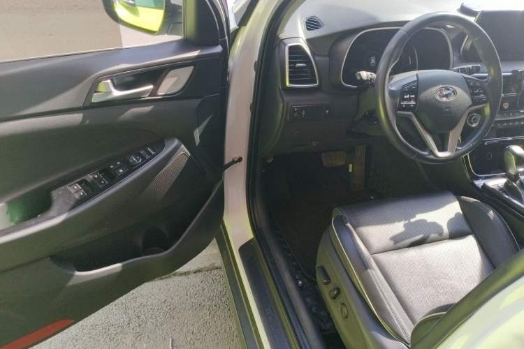 Used Hyundai Tucson 2019 280TGDi Dual-Clutch Two-Wheel Drive Smart Connect Version China V Standard Driver Seat
