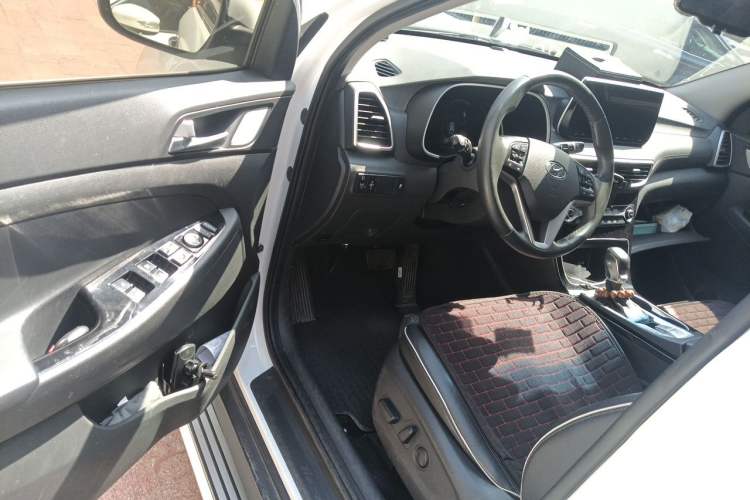 Used Hyundai Tucson 2019 280TGDi Dual-Clutch Two-Wheel Drive Fashion Edition China V Standard Driver Seat