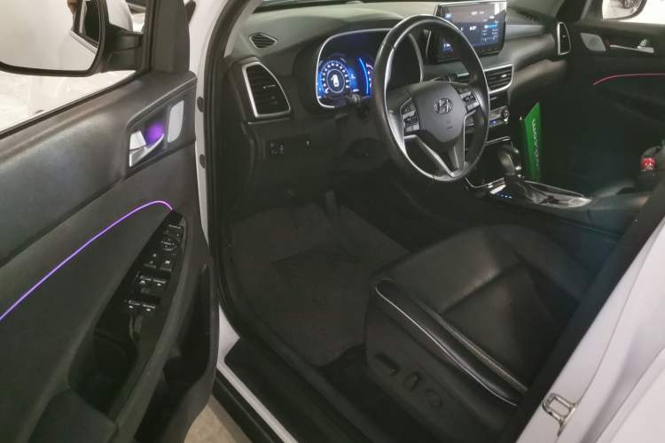 Used Hyundai Tucson 2019 280TGDi Dual-Clutch Two-Wheel Drive Fashion Edition China VI Standard Driver Seat