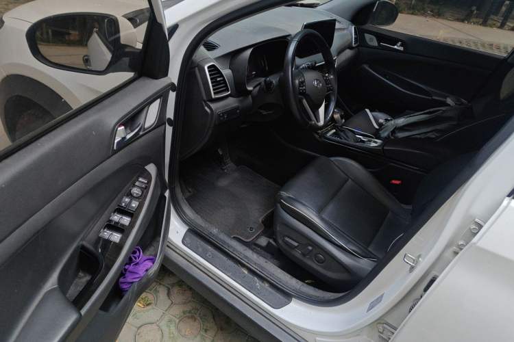 Used Hyundai Tucson 2019 280TGDi Dual-Clutch Two-Wheel Drive Fashion Edition China VI Standard Driver Seat
