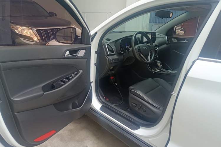 Used Hyundai Tucson 2019 280TGDi Dual-Clutch Two-Wheel Drive Smart Connect Version China V Standard Driver Seat