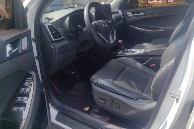 Used Hyundai Tucson 2019 280TGDi Dual-Clutch Two-Wheel Drive Fashion Edition China V Standard Driver Seat