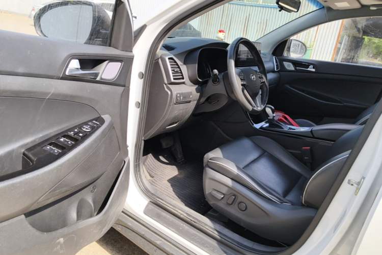 Used Hyundai Tucson 2019 280TGDi Dual-Clutch Two-Wheel Drive Smart Connect Version China V Standard Driver Seat
