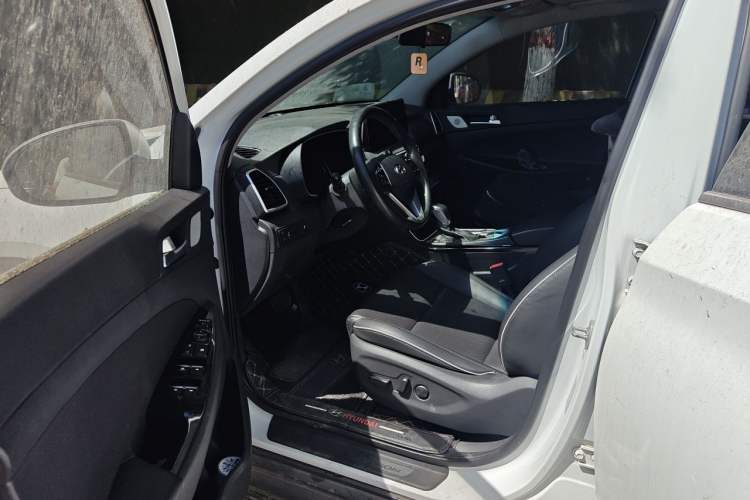 Used Hyundai Tucson 2019 280TGDi Dual-Clutch Two-Wheel Drive Fashion Edition China VI Standard Driver Seat