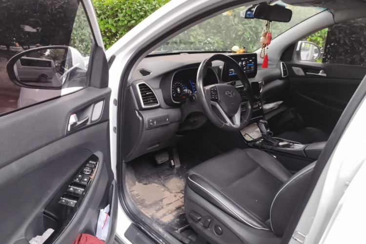 Used Hyundai Tucson 2019 280TGDi Dual-Clutch Two-Wheel Drive Fashion Edition China VI Standard Driver Seat