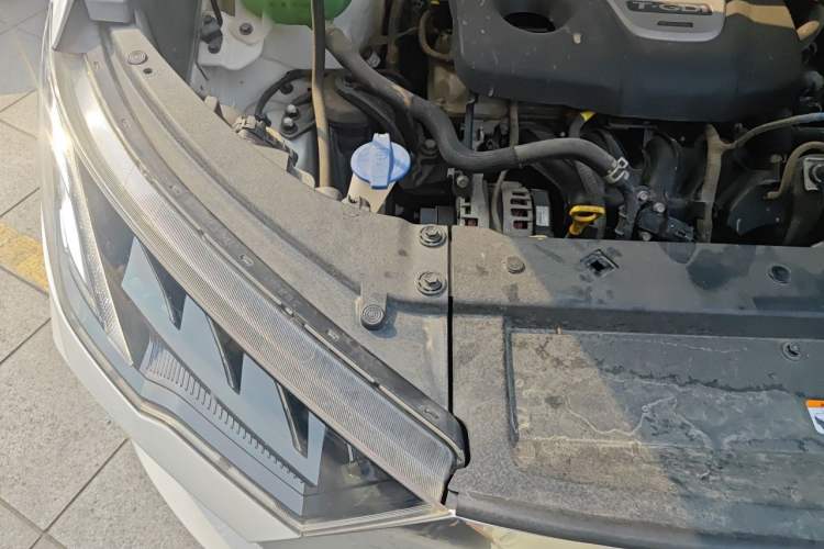 Used Hyundai Tucson 2019 280TGDi Dual-Clutch Two-Wheel Drive Fashion Edition China VI Standard Engine Bay Right