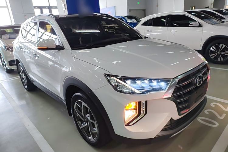 Used Hyundai Tucson 2019 280TGDi Dual-Clutch Two-Wheel Drive Fashion Edition China VI Standard Front Right 45 Deg