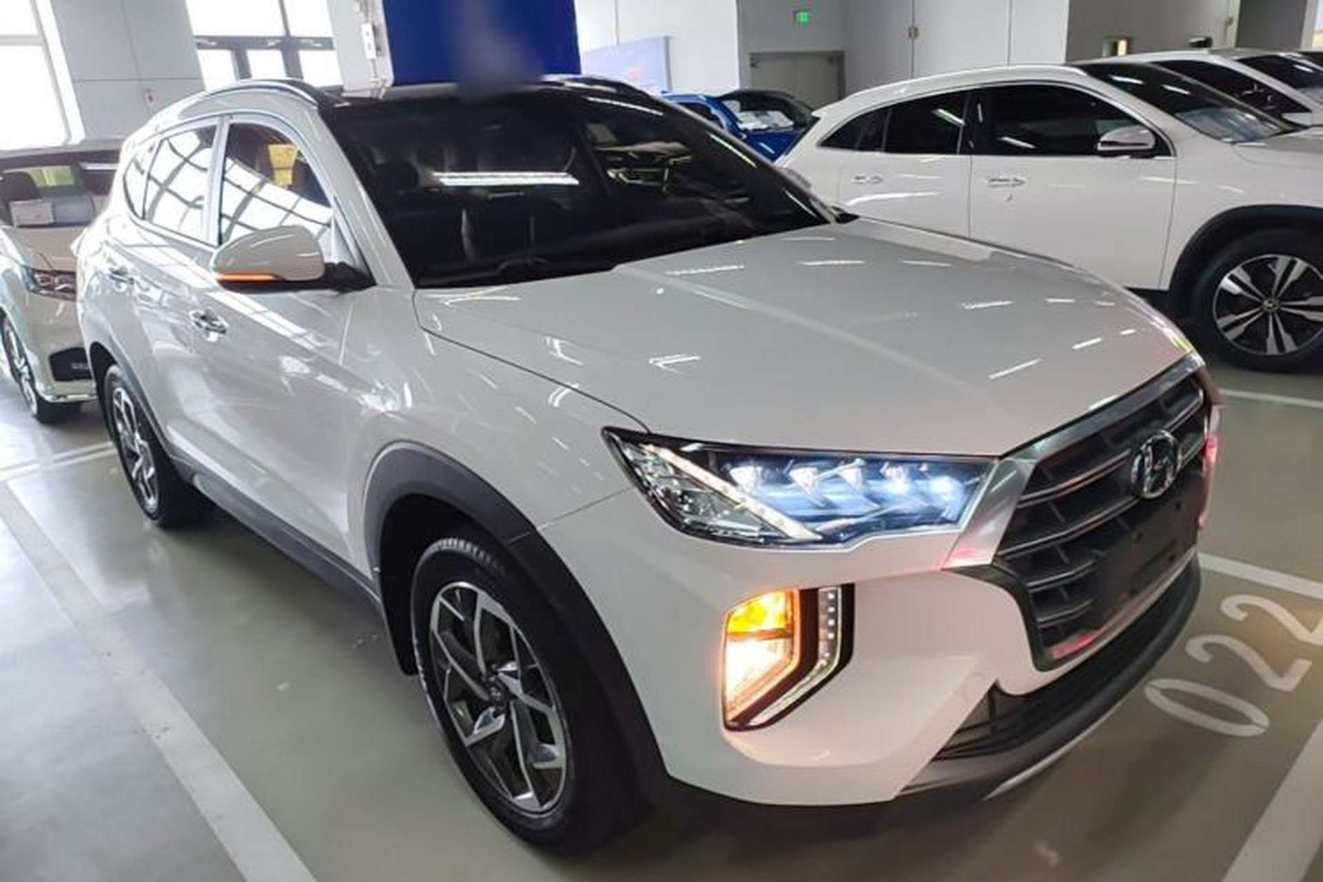 Used Hyundai Tucson 2019 280TGDi Dual-Clutch Two-Wheel Drive Fashion Edition China VI Standard Front Right 45 Deg