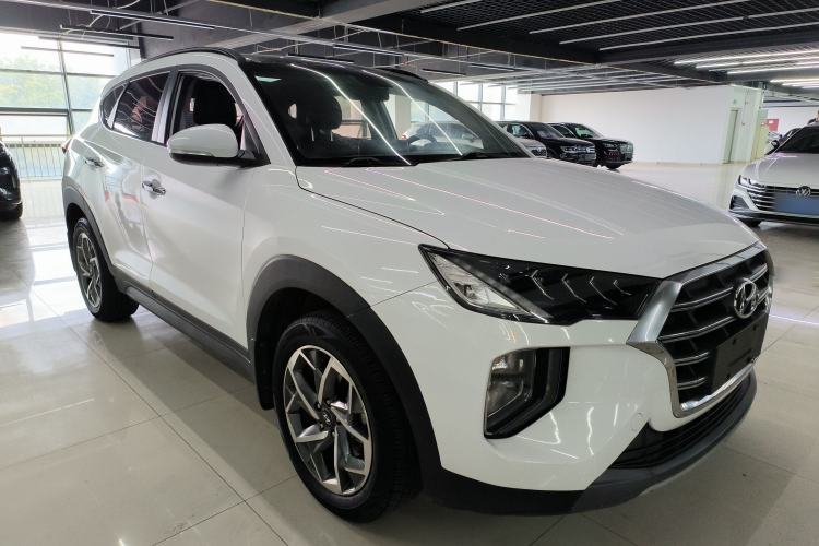 Used Hyundai Tucson 2019 280TGDi Dual-Clutch Two-Wheel Drive Fashion Edition China VI Standard Front Right 45 Deg