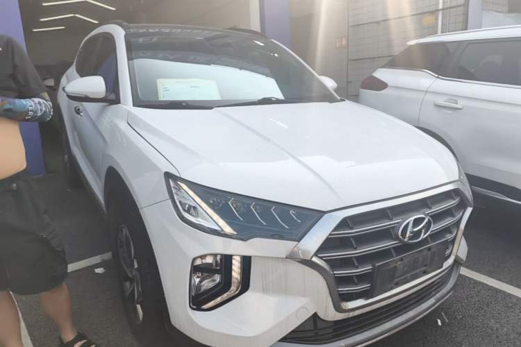 Used Hyundai Tucson 2019 280TGDi Dual-Clutch Two-Wheel Drive Fashion Edition China VI Standard Front Right 45 Deg