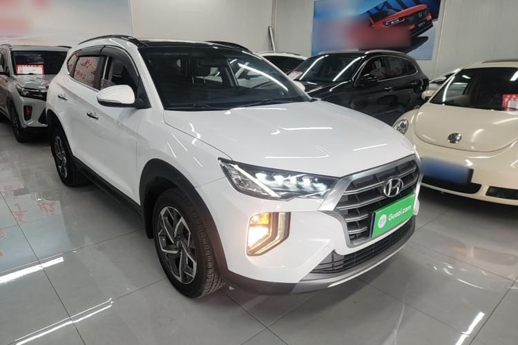Used Hyundai Tucson 2019 280TGDi Dual-Clutch Two-Wheel Drive Fashion Edition China VI Standard Front Right 45 Deg