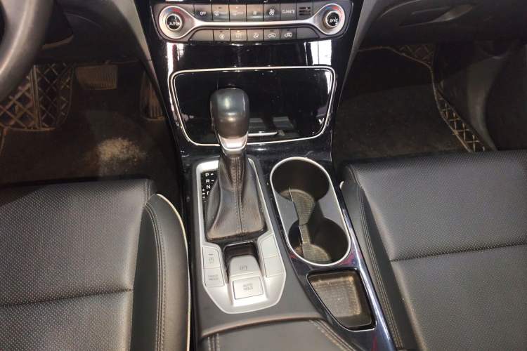 Used Hyundai Tucson 2019 280TGDi Dual-Clutch Two-Wheel Drive Fashion Edition China VI Standard Gear Lever