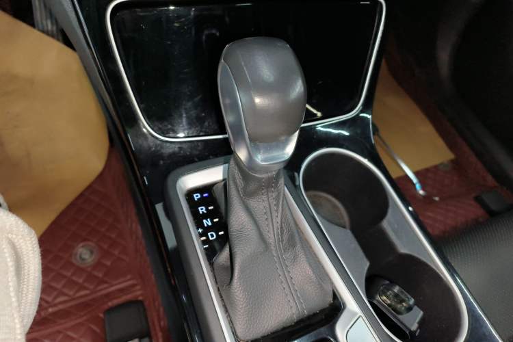 Used Hyundai Tucson 2019 280TGDi Dual-Clutch Two-Wheel Drive Fashion Edition China VI Standard Gear Lever