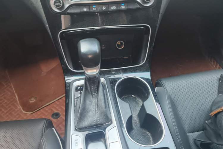Used Hyundai Tucson 2019 280TGDi Dual-Clutch Two-Wheel Drive Fashion Edition China VI Standard Gear Lever