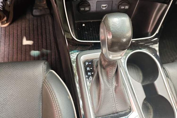 Used Hyundai Tucson 2019 280TGDi Dual-Clutch Two-Wheel Drive Fashion Edition China VI Standard Gear Lever