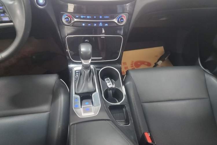 Used Hyundai Tucson 2019 280TGDi Dual-Clutch Two-Wheel Drive Fashion Edition China VI Standard Gear Lever