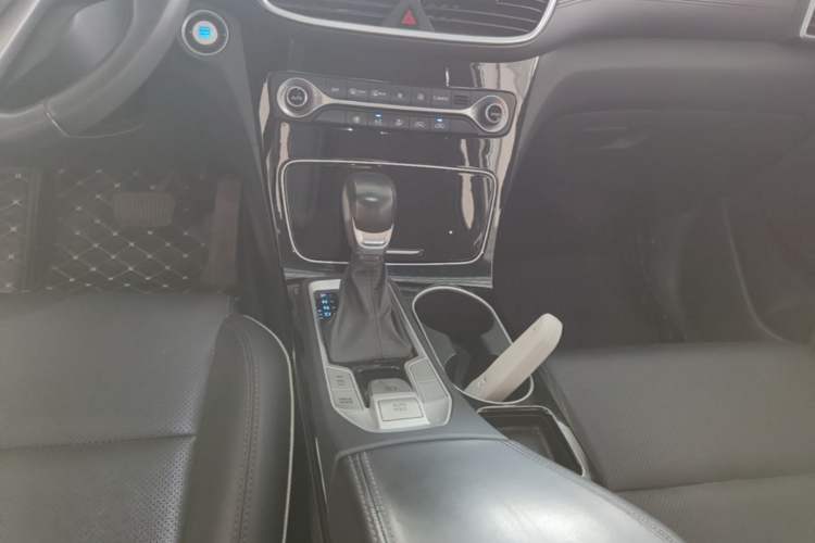 Used Hyundai Tucson 2019 280TGDi Dual-Clutch Two-Wheel Drive Fashion Edition China VI Standard Gear Lever