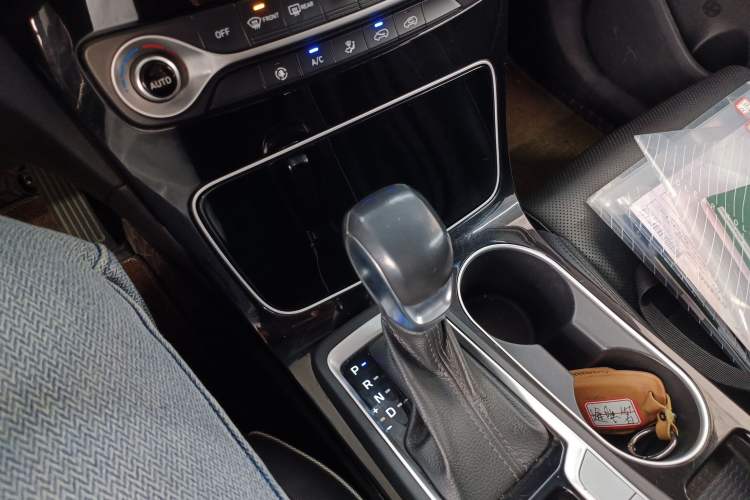 Used Hyundai Tucson 2019 280TGDi Dual-Clutch Two-Wheel Drive Fashion Edition China VI Standard Gear Lever