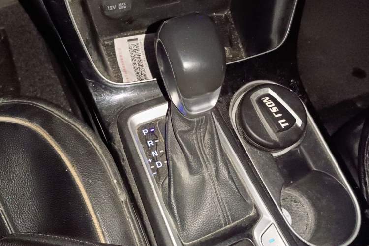 Used Hyundai Tucson 2019 280TGDi Dual-Clutch Two-Wheel Drive Smart Connect Version China VI Gear Lever